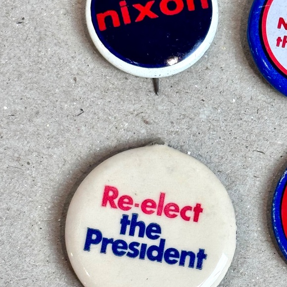 President Nixon - Vintage Political Pinback Buttons - Picture 4 of 9